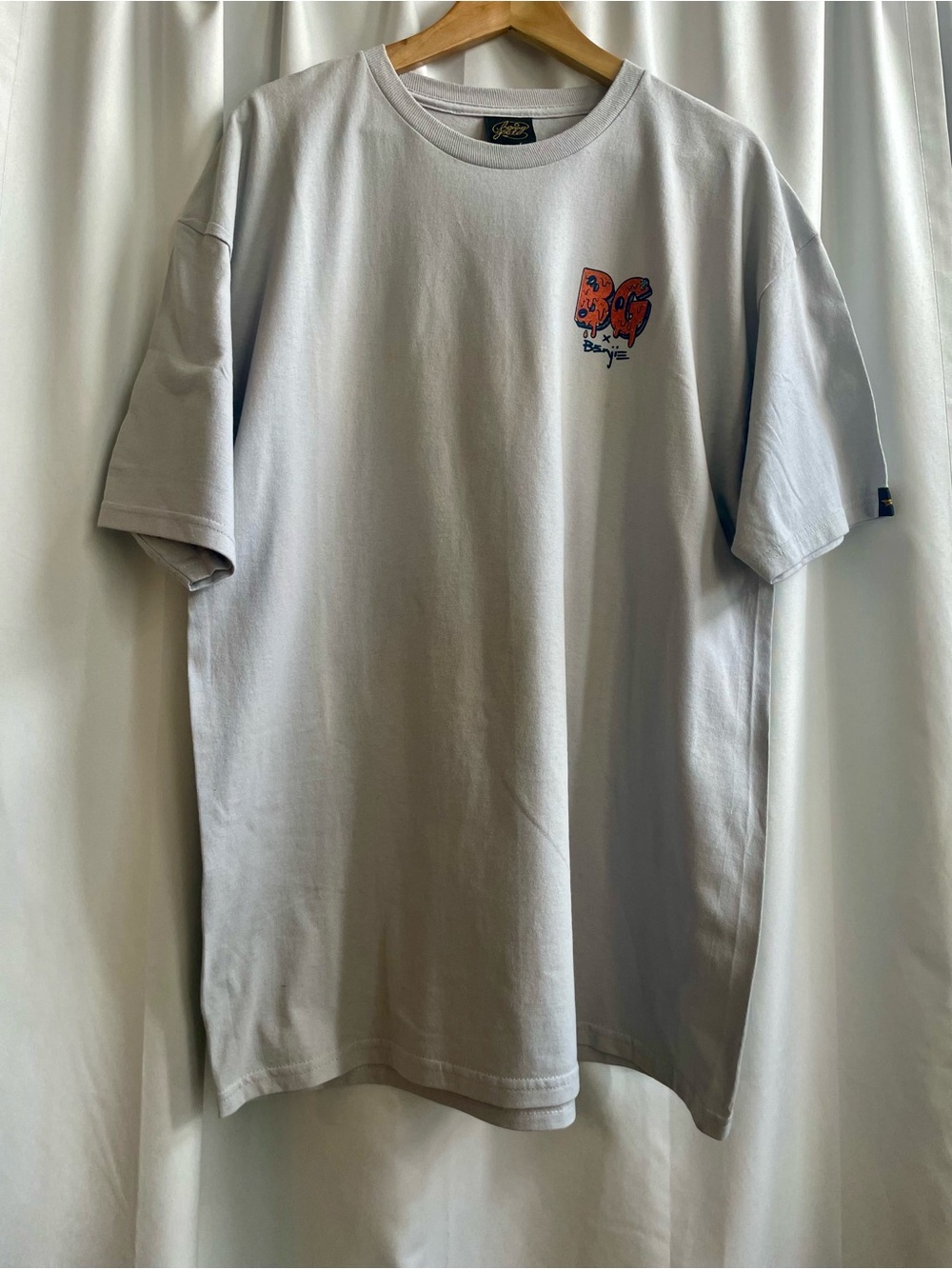 Designer Benny Gold Men's Light Gray Short-Sleeve Graphic Tee with Orange Detail